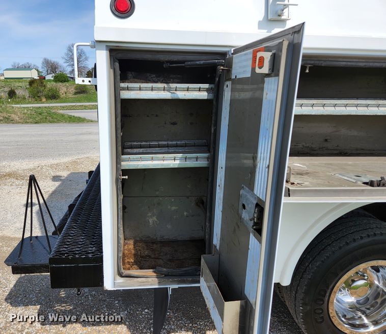 image for item KE9776 2006 Ford E450 Super Duty  utility van