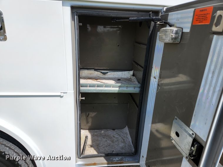 image for item KE9776 2006 Ford E450 Super Duty  utility van