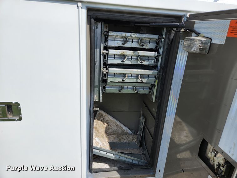 image for item KE9776 2006 Ford E450 Super Duty  utility van