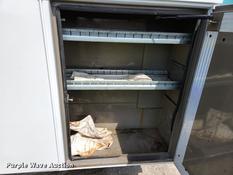 image for item KE9776 2006 Ford E450 Super Duty  utility van