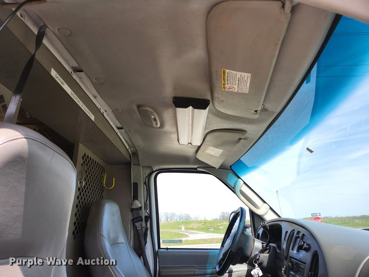 image for item KE9776 2006 Ford E450 Super Duty  utility van