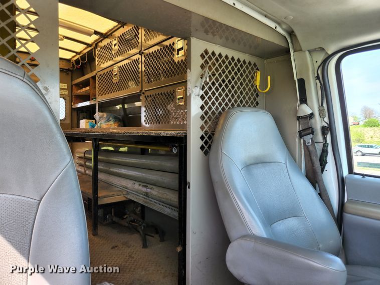 image for item KE9776 2006 Ford E450 Super Duty  utility van