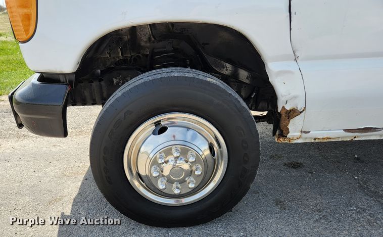 image for item KE9776 2006 Ford E450 Super Duty  utility van