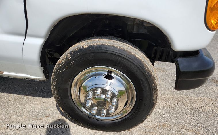 image for item KE9776 2006 Ford E450 Super Duty  utility van