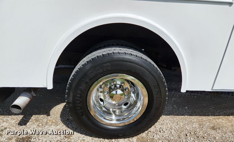 image for item KE9776 2006 Ford E450 Super Duty  utility van