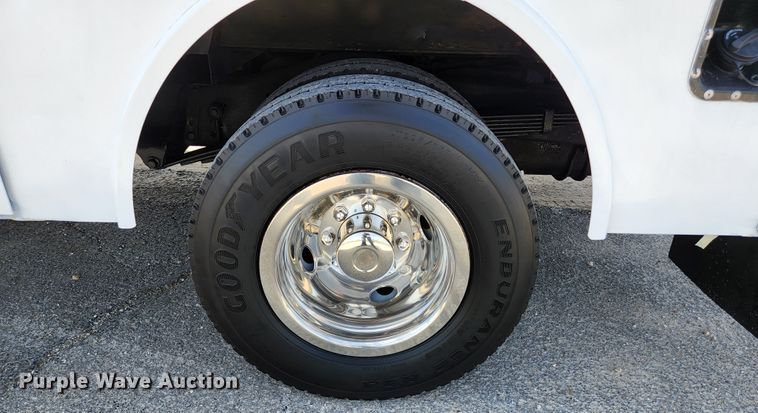 image for item KE9776 2006 Ford E450 Super Duty  utility van