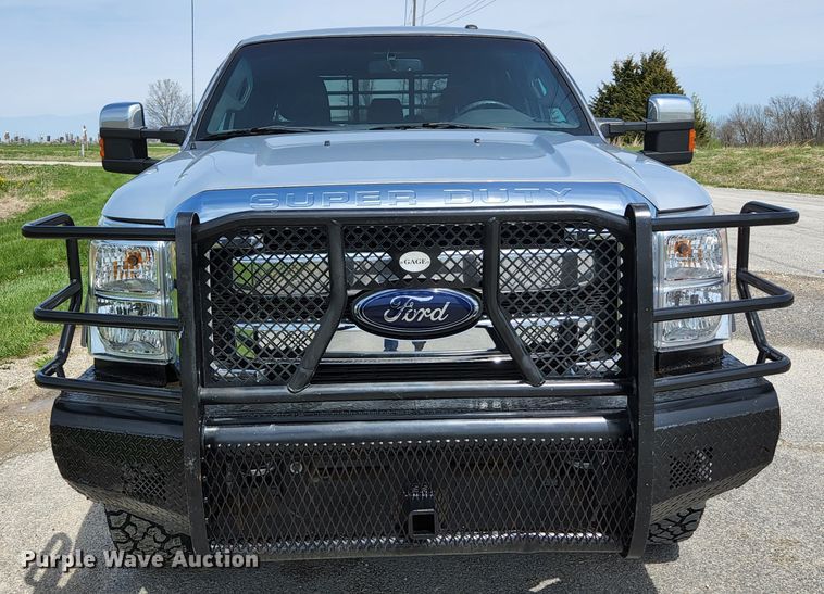 image for item KE9781 2011 Ford F350 Super Duty Lariat  Crew Cab flatbed pickup truck