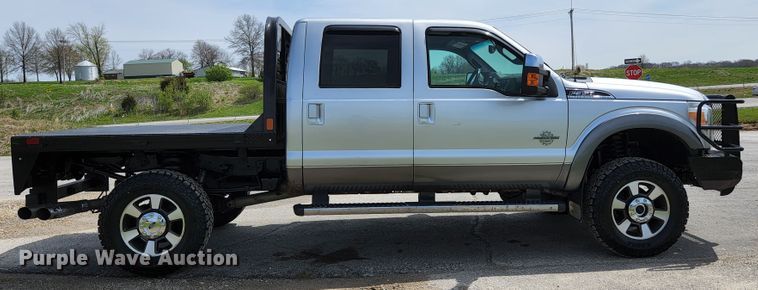 image for item KE9781 2011 Ford F350 Super Duty Lariat  Crew Cab flatbed pickup truck