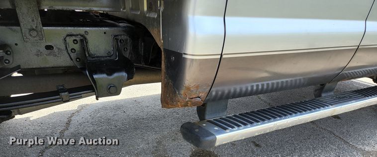 image for item KE9781 2011 Ford F350 Super Duty Lariat  Crew Cab flatbed pickup truck