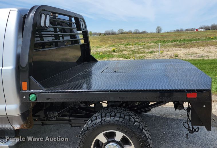 image for item KE9781 2011 Ford F350 Super Duty Lariat  Crew Cab flatbed pickup truck