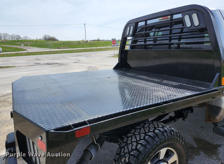 image for item KE9781 2011 Ford F350 Super Duty Lariat  Crew Cab flatbed pickup truck