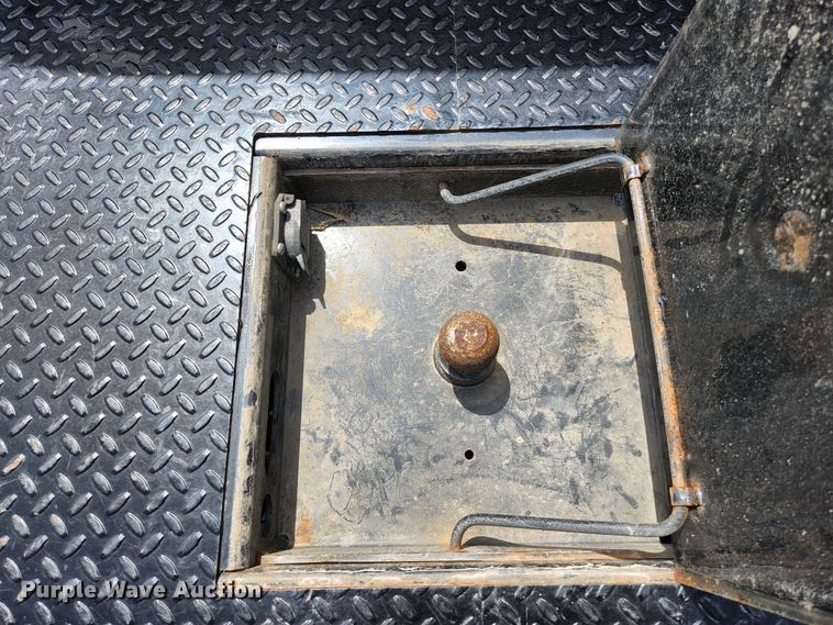 image for item KE9781 2011 Ford F350 Super Duty Lariat  Crew Cab flatbed pickup truck