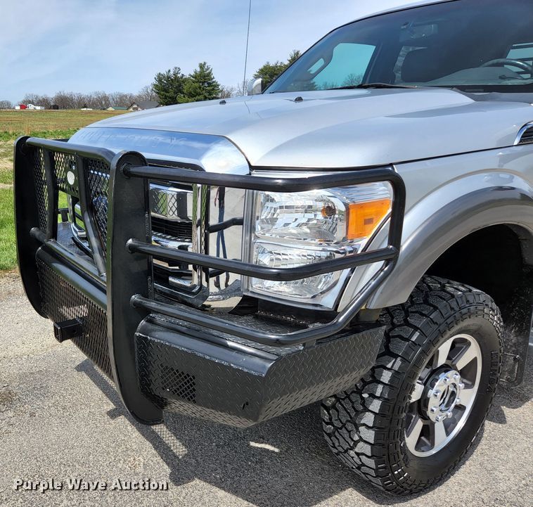 image for item KE9781 2011 Ford F350 Super Duty Lariat  Crew Cab flatbed pickup truck