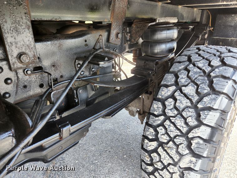 image for item KE9781 2011 Ford F350 Super Duty Lariat  Crew Cab flatbed pickup truck