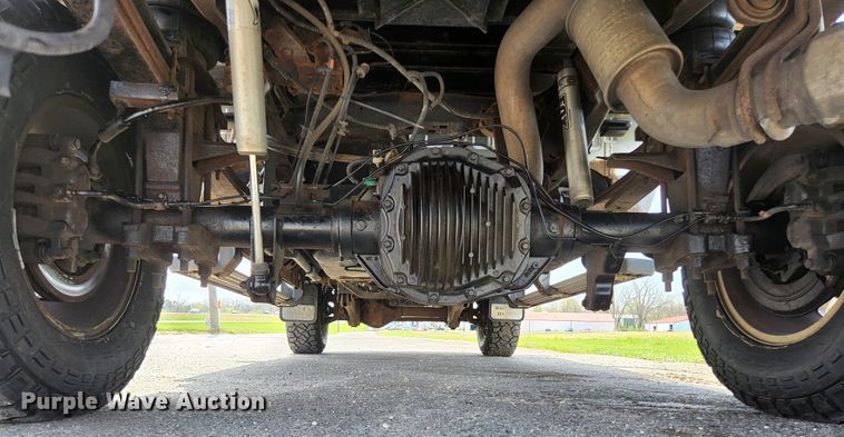 image for item KE9781 2011 Ford F350 Super Duty Lariat  Crew Cab flatbed pickup truck