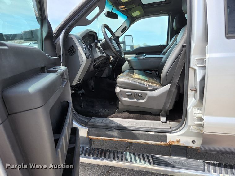 image for item KE9781 2011 Ford F350 Super Duty Lariat  Crew Cab flatbed pickup truck