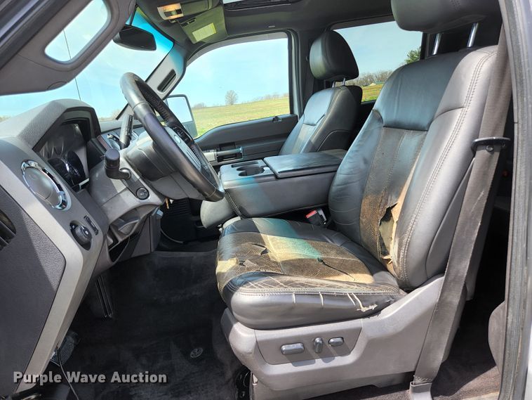 image for item KE9781 2011 Ford F350 Super Duty Lariat  Crew Cab flatbed pickup truck