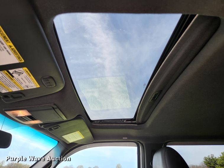 image for item KE9781 2011 Ford F350 Super Duty Lariat  Crew Cab flatbed pickup truck