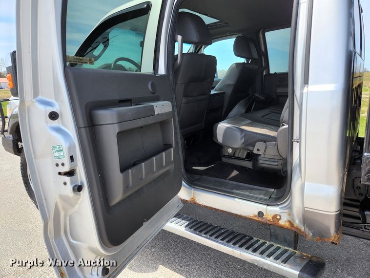 image for item KE9781 2011 Ford F350 Super Duty Lariat  Crew Cab flatbed pickup truck