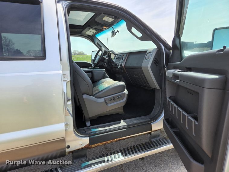 image for item KE9781 2011 Ford F350 Super Duty Lariat  Crew Cab flatbed pickup truck