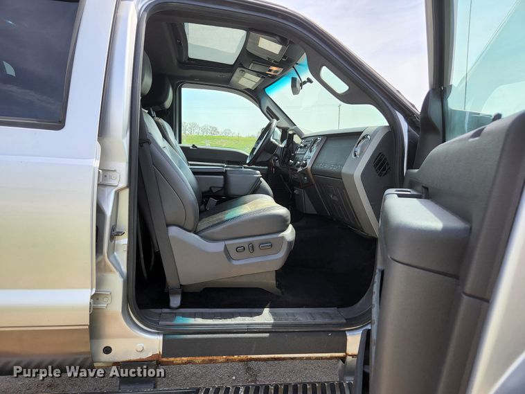 image for item KE9781 2011 Ford F350 Super Duty Lariat  Crew Cab flatbed pickup truck