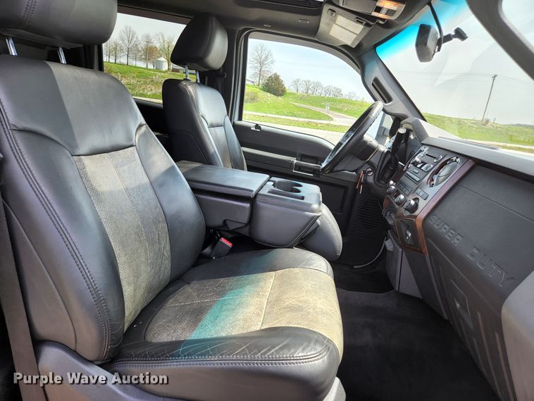 image for item KE9781 2011 Ford F350 Super Duty Lariat  Crew Cab flatbed pickup truck