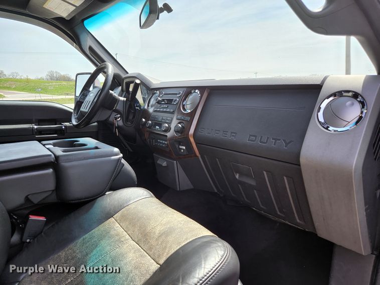 image for item KE9781 2011 Ford F350 Super Duty Lariat  Crew Cab flatbed pickup truck