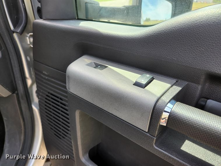 image for item KE9781 2011 Ford F350 Super Duty Lariat  Crew Cab flatbed pickup truck