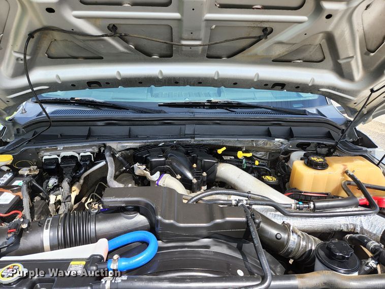 image for item KE9781 2011 Ford F350 Super Duty Lariat  Crew Cab flatbed pickup truck