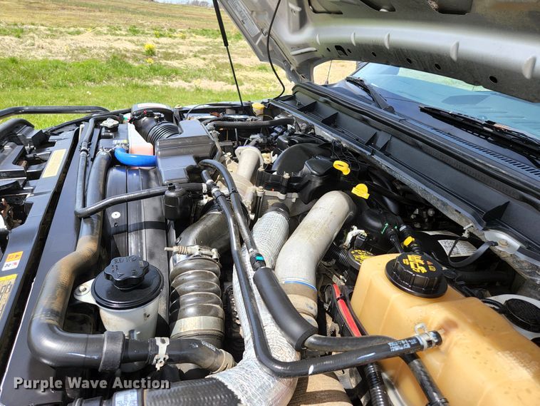 image for item KE9781 2011 Ford F350 Super Duty Lariat  Crew Cab flatbed pickup truck