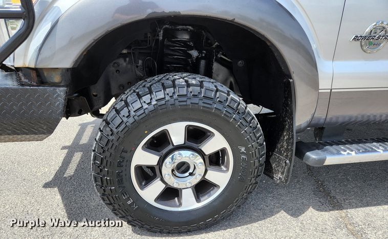 image for item KE9781 2011 Ford F350 Super Duty Lariat  Crew Cab flatbed pickup truck