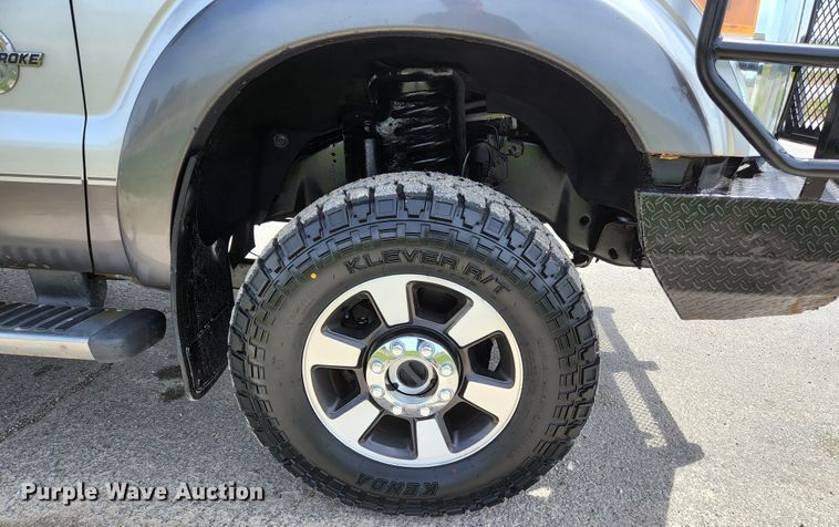 image for item KE9781 2011 Ford F350 Super Duty Lariat  Crew Cab flatbed pickup truck