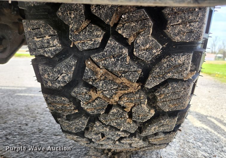 image for item KE9781 2011 Ford F350 Super Duty Lariat  Crew Cab flatbed pickup truck