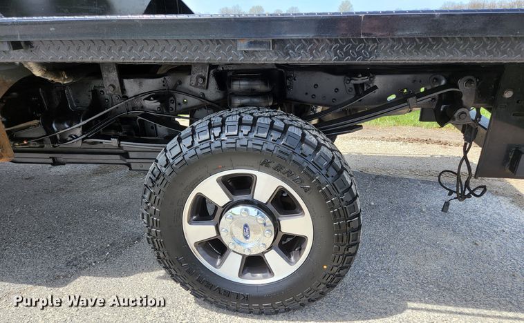 image for item KE9781 2011 Ford F350 Super Duty Lariat  Crew Cab flatbed pickup truck