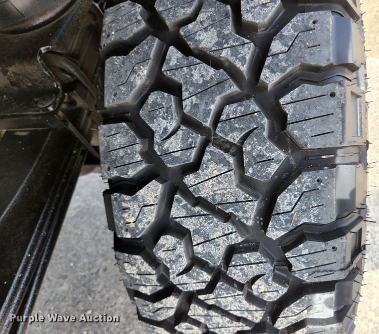 image for item KE9781 2011 Ford F350 Super Duty Lariat  Crew Cab flatbed pickup truck