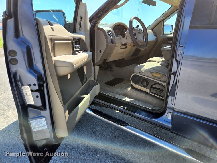 image for item KE9810 2005 Ford F150 XLT  SuperCrew pickup truck