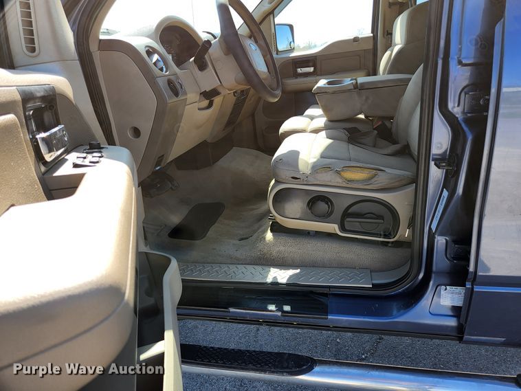 image for item KE9810 2005 Ford F150 XLT  SuperCrew pickup truck