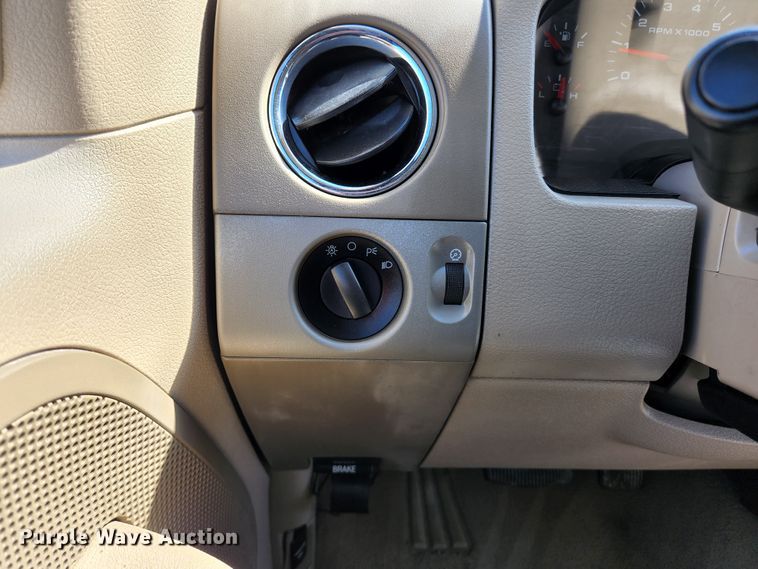 image for item KE9810 2005 Ford F150 XLT  SuperCrew pickup truck