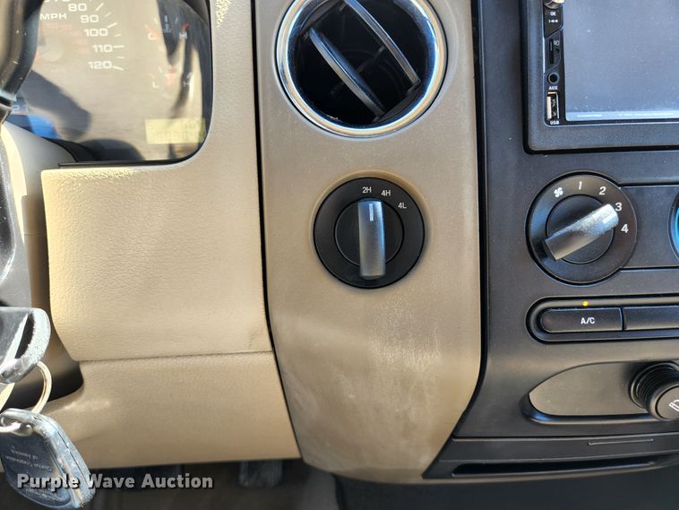 image for item KE9810 2005 Ford F150 XLT  SuperCrew pickup truck