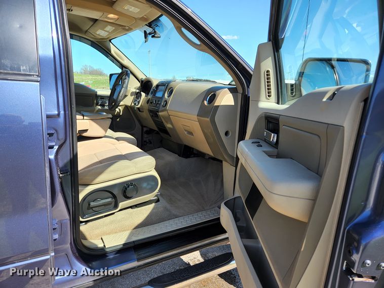 image for item KE9810 2005 Ford F150 XLT  SuperCrew pickup truck