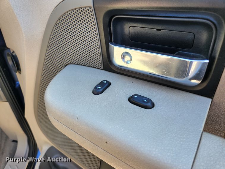 image for item KE9810 2005 Ford F150 XLT  SuperCrew pickup truck