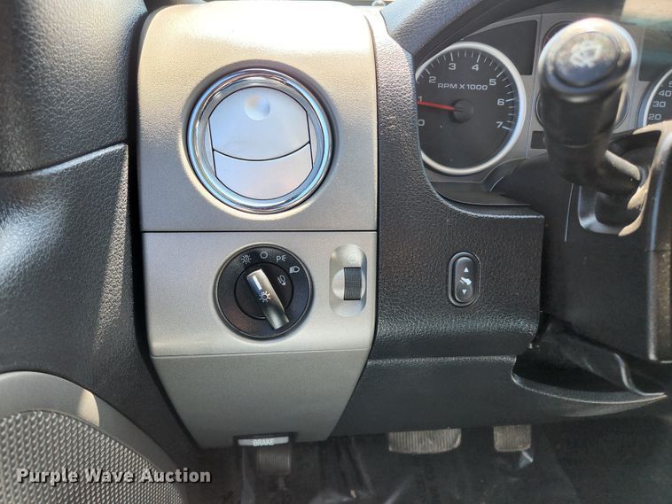 image for item KE9814 2004 Ford F150 FX4  SuperCab pickup truck