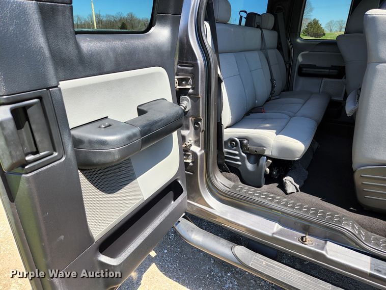 image for item KE9814 2004 Ford F150 FX4  SuperCab pickup truck