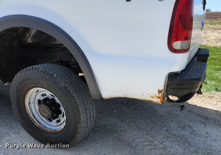 image for item KE9877 2004 Ford F350 Super Duty XL  SuperCab pickup truck