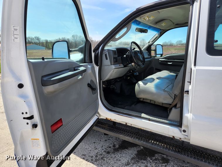 image for item KE9877 2004 Ford F350 Super Duty XL  SuperCab pickup truck