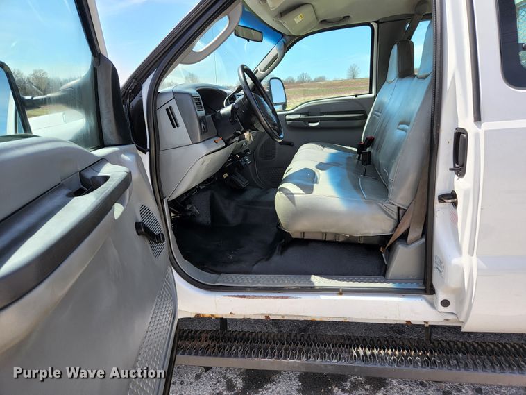 image for item KE9877 2004 Ford F350 Super Duty XL  SuperCab pickup truck