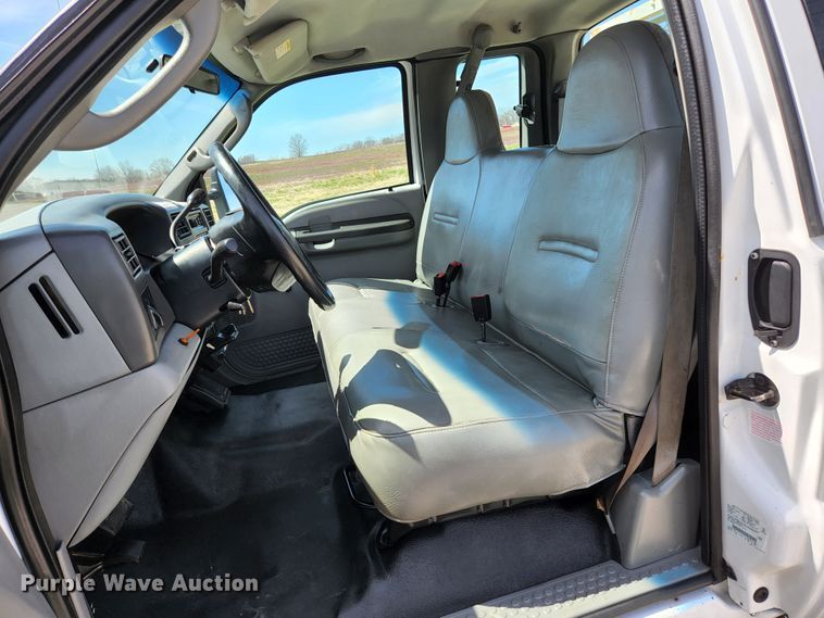 image for item KE9877 2004 Ford F350 Super Duty XL  SuperCab pickup truck