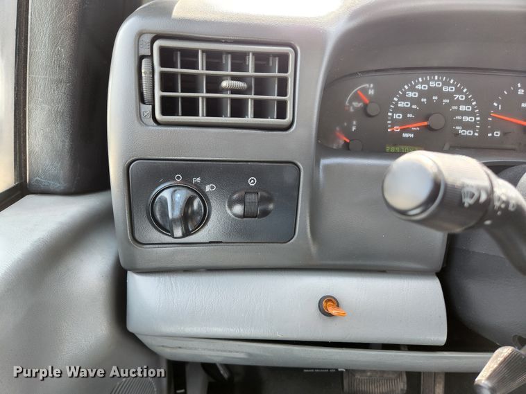 image for item KE9877 2004 Ford F350 Super Duty XL  SuperCab pickup truck