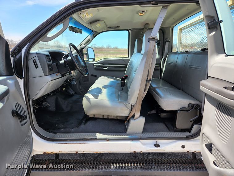 image for item KE9877 2004 Ford F350 Super Duty XL  SuperCab pickup truck