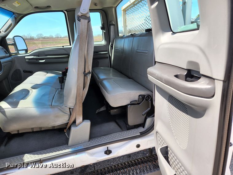 image for item KE9877 2004 Ford F350 Super Duty XL  SuperCab pickup truck